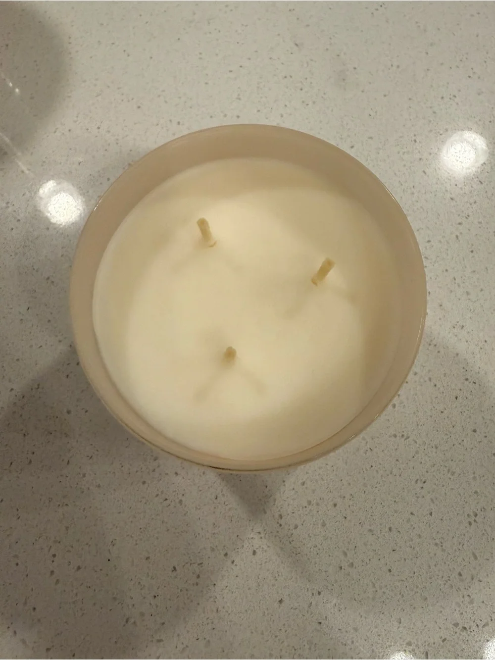 Bath & Body Works White Barn Vanilla Bean 3-Wick Candle 14.5 oz w/ Lid - Picture 3 of 3